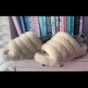 UGG Fluff Yeah Slides size 8.